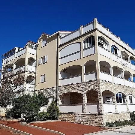 Teta Ana - Novalja